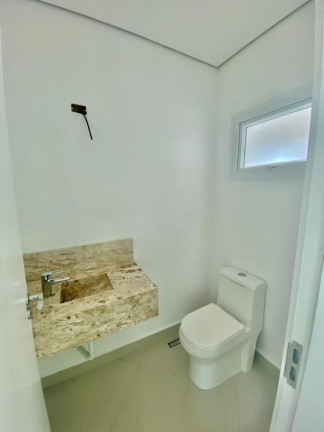 Imagem Imóvel com 3 Quartos à Venda, 250 m² Imagem Imóvel com 3 Quartos à Venda, 250 m²