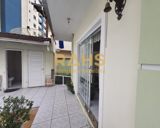Imagem Casa com 3 Quartos à Venda, 250 m² em Anita Garibaldi - Joinville Imagem Casa com 3 Quartos à Venda, 250 m² em Anita Garibaldi - Joinville