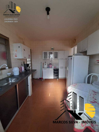 Imagem Casa com 4 Quartos à Venda, 300 m² em Segismundo Pereira - Uberlândia