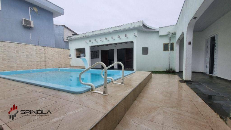 Casa com 5 Quartos à Venda, 210 m² em Solemar - Praia Grande