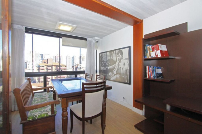 Imagem Imóvel com 2 Quartos à Venda, 143 m² em Menino Deus - Porto Alegre Imagem Imóvel com 2 Quartos à Venda, 143 m² em Menino Deus - Porto Alegre