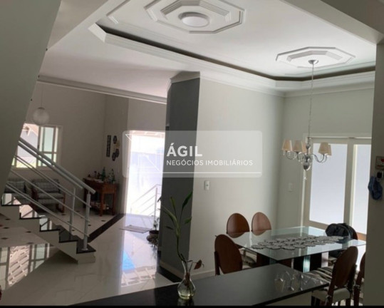 Sobrado com 3 Quartos à Venda, 175 m² em Loteamento Villa Branca - Jacareí