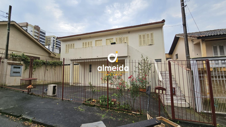 Casa com 2 Quartos para Alugar, 112 m² em Nossa Senhora De Lourdes - Santa Maria