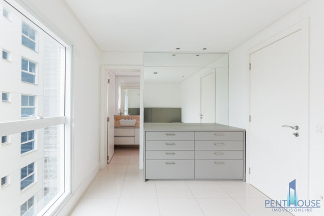 Imagem Apartamento com 3 Quartos à Venda, 121 m² em Centro - Balneário Camboriú Imagem Apartamento com 3 Quartos à Venda, 121 m² em Centro - Balneário Camboriú