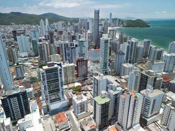 Imagem Apartamento com 3 Quartos à Venda, 134 m² em Centro - Balneário Camboriú Imagem Apartamento com 3 Quartos à Venda, 134 m² em Centro - Balneário Camboriú