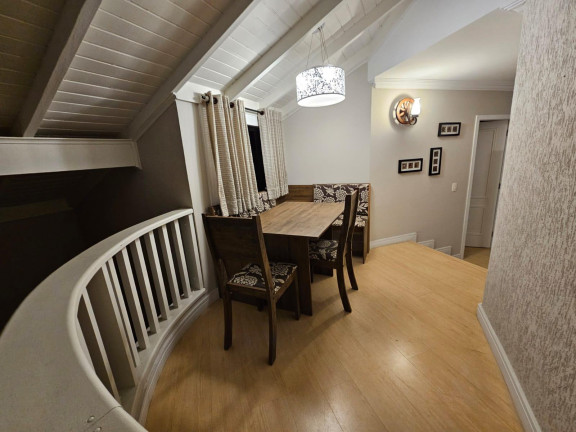 Imagem Casa com 3 Quartos à Venda, 275 m² em Capão Raso - Curitiba
