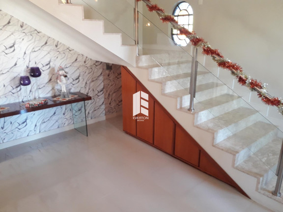 Imagem Casa com 5 Quartos à Venda, 703 m² em Duque De Caxias - Santa Maria