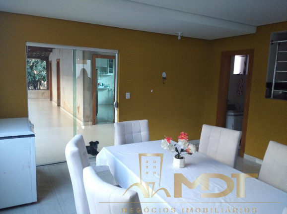 Imagem Casa com 4 Quartos à Venda, 300 m² em Santa Mônica - Belo Horizonte Imagem Casa com 4 Quartos à Venda, 300 m² em Santa Mônica - Belo Horizonte