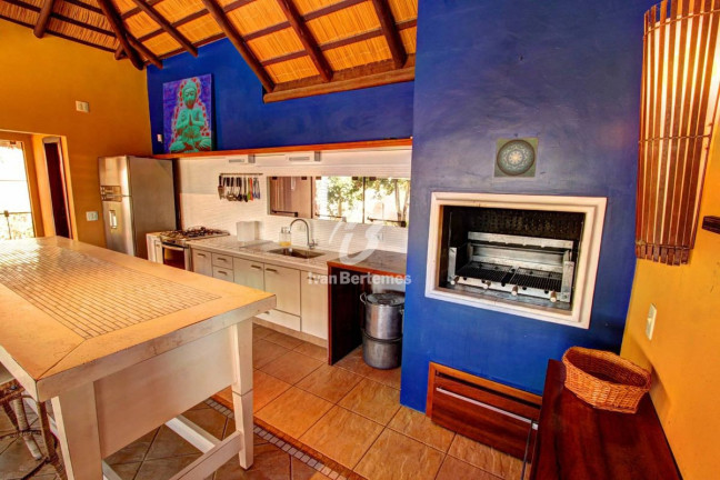 Imagem Casa com 5 Quartos para Temporada, em Canto Grande - Bombinhas Imagem Casa com 5 Quartos para Temporada, em Canto Grande - Bombinhas