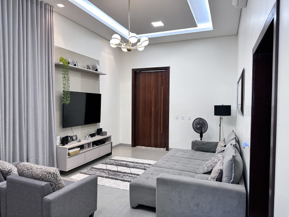 Casa com 3 Quartos à Venda, 243 m² em Jardim Belo Horizonte - Sinop