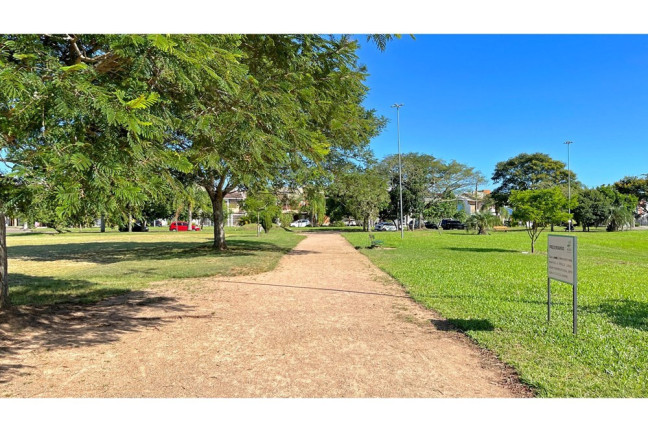 Imagem Casa com 3 Quartos à Venda, em Hípica - Porto Alegre Imagem Casa com 3 Quartos à Venda, em Hípica - Porto Alegre