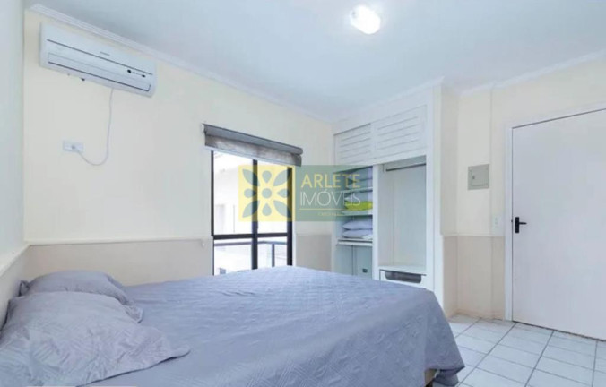 Imagem Casa com 6 Quartos para Alugar ou Temporada, 305 m² em Bombas - Bombinhas