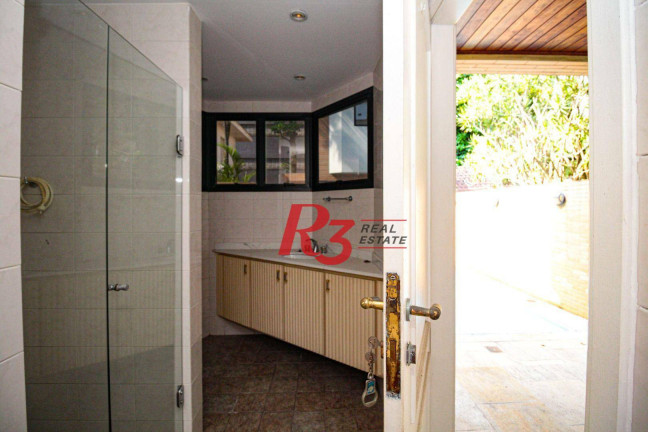Imagem Sobrado com 3 Quartos para Alugar, 240 m² em Gonzaga - Santos