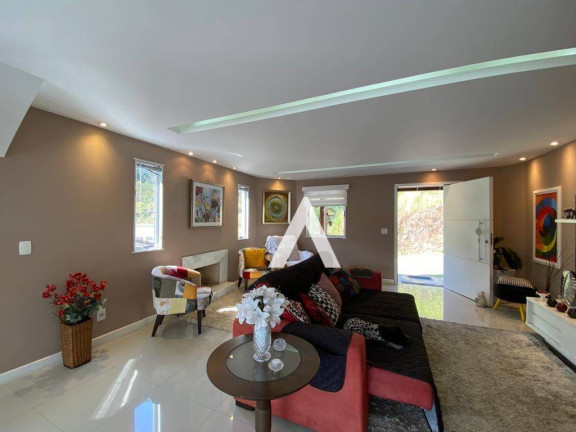 Imagem Casa com 4 Quartos à Venda, 307 m² em Tijuca - Teresópolis