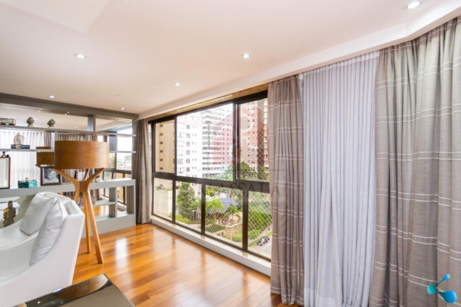Imagem Apartamento com 3 Quartos à Venda, 222 m² em Auxiliadora - Porto Alegre Imagem Apartamento com 3 Quartos à Venda, 222 m² em Auxiliadora - Porto Alegre
