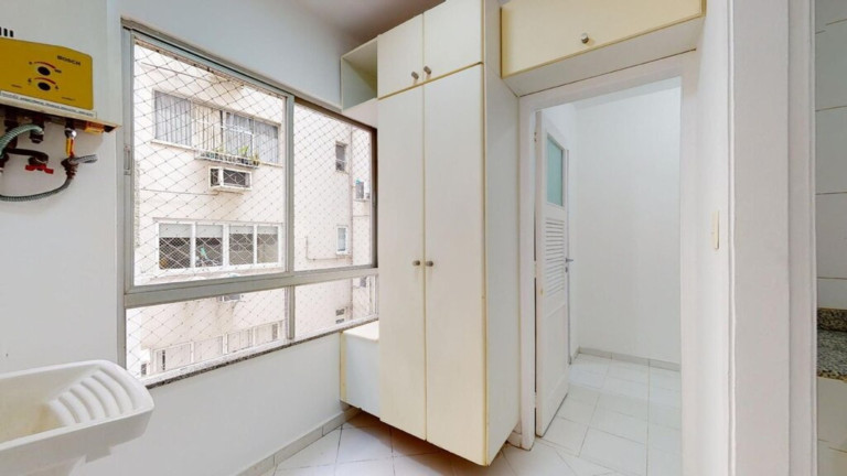 Imagem Imóvel com 2 Quartos à Venda, 79 m² em Lagoa - Rio De Janeiro Imagem Imóvel com 2 Quartos à Venda, 79 m² em Lagoa - Rio De Janeiro