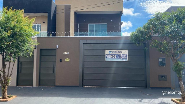 Sobrado com 4 Quartos à Venda, 195 m² em Parque Residencial Rita Vieira - Campo Grande