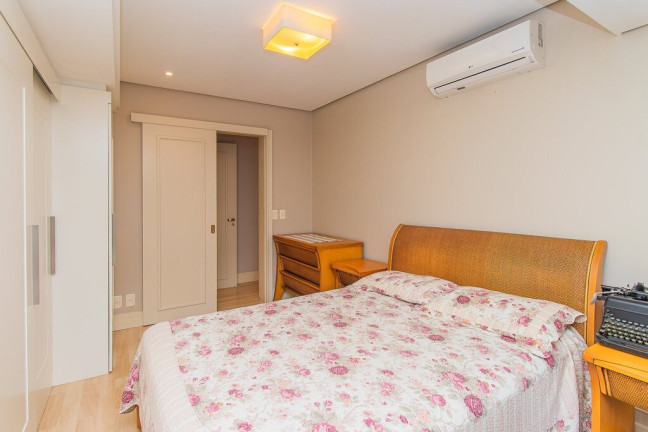 Imagem Apartamento com 3 Quartos à Venda, 148 m² em Moinhos De Vento - Porto Alegre Imagem Apartamento com 3 Quartos à Venda, 148 m² em Moinhos De Vento - Porto Alegre
