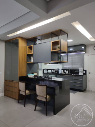 Imagem Casa com 3 Quartos à Venda, 327 m² em Estreito - Florianópolis Imagem Casa com 3 Quartos à Venda, 327 m² em Estreito - Florianópolis
