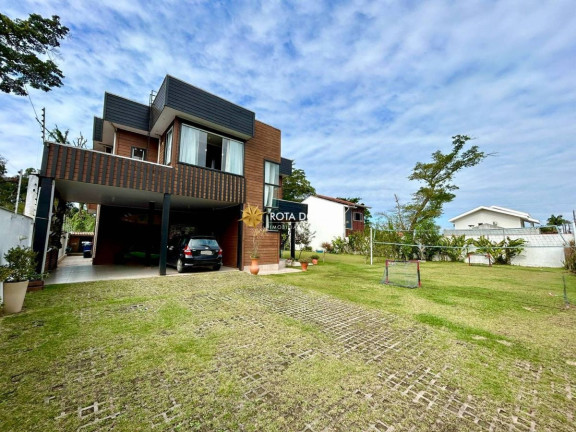 Casa com 4 Quartos à Venda, 350 m² em Mariscal - Bombinhas
