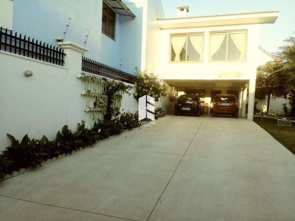 Imagem Casa com 3 Quartos à Venda, 200 m² em Camobi - Santa Maria