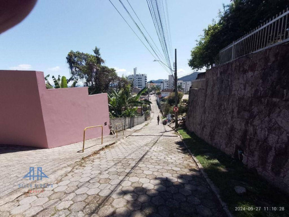 Imagem Casa com 5 Quartos à Venda, 328 m² em Córrego Grande - Florianópolis Imagem Casa com 5 Quartos à Venda, 328 m² em Córrego Grande - Florianópolis