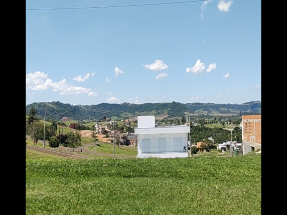 Terreno à Venda, 448 m² em A 30 Minutos De Botucatu - Pardinho