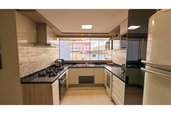 Imagem Apartamento com 3 Quartos à Venda, 156 m² em Centro Histórico - Porto Alegre Imagem Apartamento com 3 Quartos à Venda, 156 m² em Centro Histórico - Porto Alegre