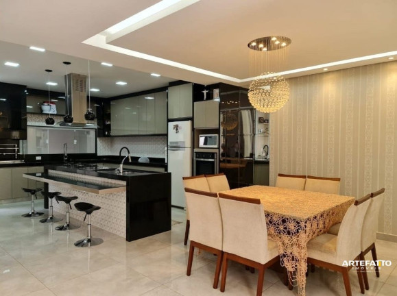 Sobrado com 3 Quartos à Venda, 205 m²
