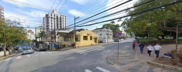 Imagem Casa com 4 Quartos à Venda, 330 m² em Centro - Florianópolis Imagem Casa com 4 Quartos à Venda, 330 m² em Centro - Florianópolis