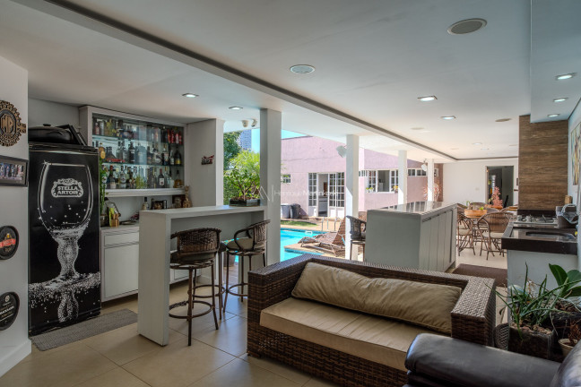 Imagem Casa com 3 Quartos à Venda, 352 m² em Mossunguê - Curitiba