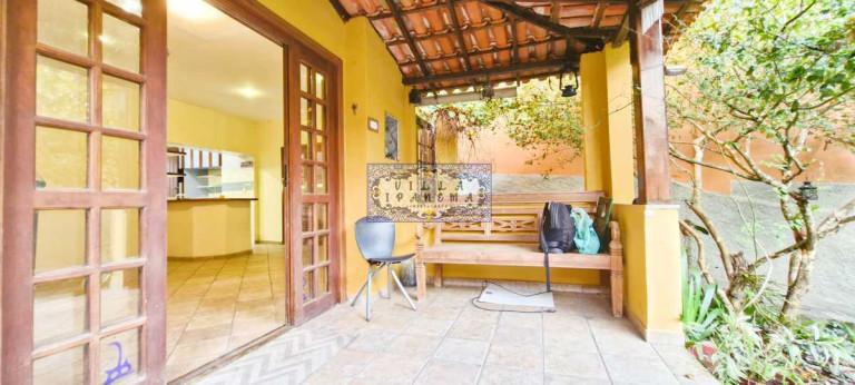 Imagem Imóvel com 5 Quartos à Venda, 300 m² em Santa Teresa - Rio De Janeiro Imagem Imóvel com 5 Quartos à Venda, 300 m² em Santa Teresa - Rio De Janeiro