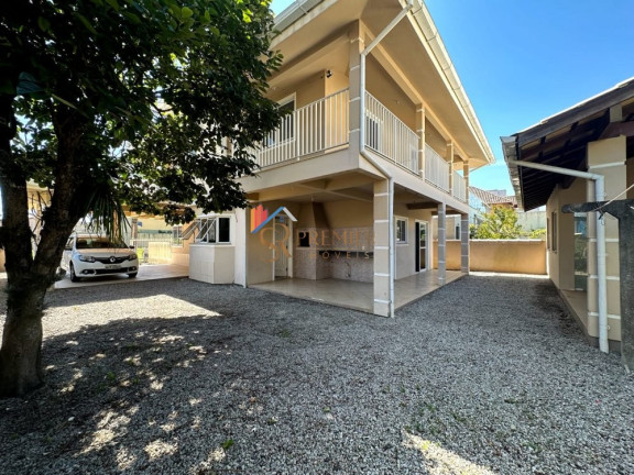 Imagem Casa com 3 Quartos à Venda, 279 m² em Carianos - Florianópolis Imagem Casa com 3 Quartos à Venda, 279 m² em Carianos - Florianópolis