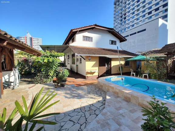 Imagem Casa com 5 Quartos à Venda, 244 m² em Centro - Joinville