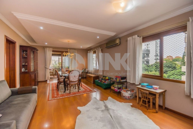 Imagem Imóvel com 3 Quartos à Venda, 383 m² em Auxiliadora - Porto Alegre Imagem Imóvel com 3 Quartos à Venda, 383 m² em Auxiliadora - Porto Alegre
