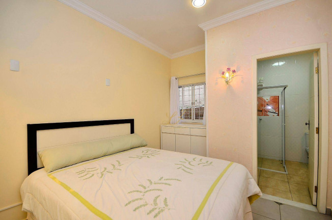 Imagem Casa com 6 Quartos à Venda, 450 m² em Bacacheri - Curitiba