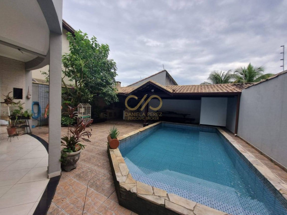 Sobrado com 4 Quartos à Venda, 200 m² em Canto Do Forte - Praia Grande