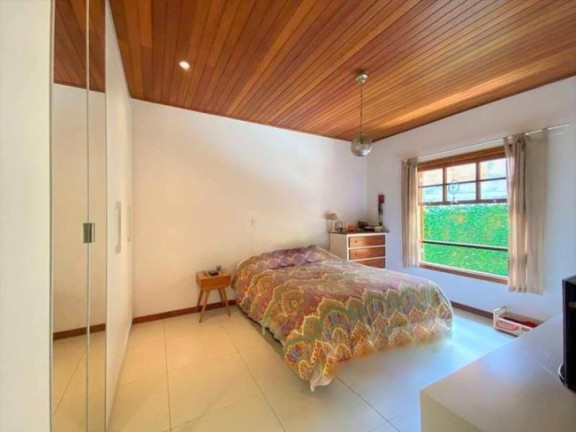 Imagem Casa com 3 Quartos à Venda, 310 m² em Chácara Das Candeias - Carapicuíba Imagem Casa com 3 Quartos à Venda, 310 m² em Chácara Das Candeias - Carapicuíba