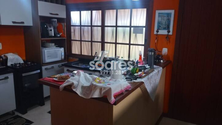 Imagem Sobrado com 3 Quartos à Venda, 228 m² em Laranjal - Pelotas