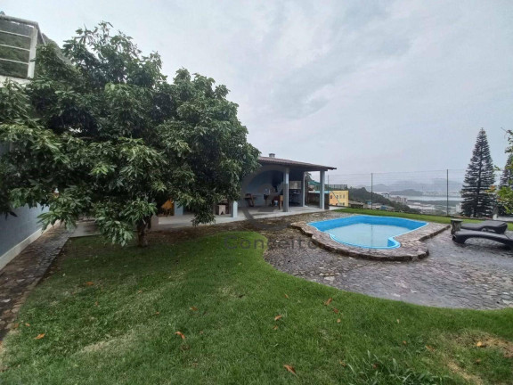 Imagem Casa com 4 Quartos à Venda, 266 m² em Trindade - Florianópolis