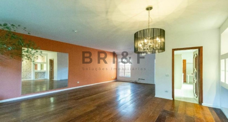Casa com 3 Quartos à Venda, 256 m² em Moema - São Paulo