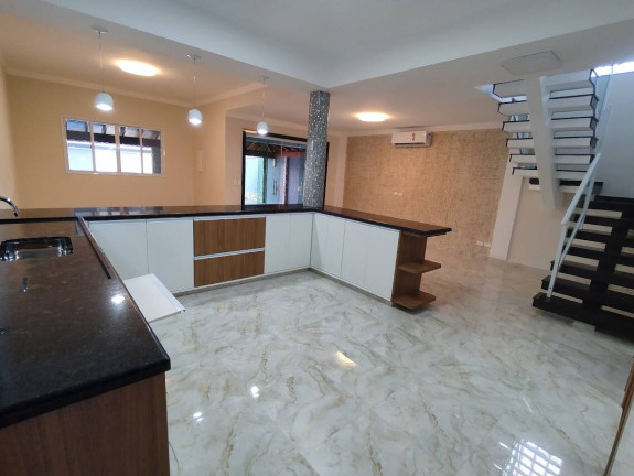 Imagem Casa com 5 Quartos à Venda, 250 m² em Flórida - Praia Grande Imagem Casa com 5 Quartos à Venda, 250 m² em Flórida - Praia Grande