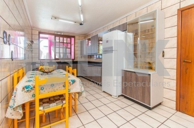Imagem Casa com 4 Quartos à Venda, 259 m² em Jardim Itu - Porto Alegre Imagem Casa com 4 Quartos à Venda, 259 m² em Jardim Itu - Porto Alegre