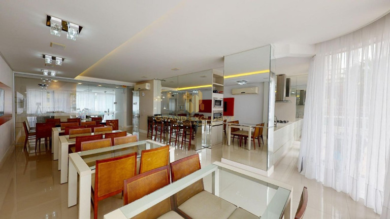 Imagem Apartamento com 3 Quartos à Venda, 134 m² em Centro - Balneário Camboriú Imagem Apartamento com 3 Quartos à Venda, 134 m² em Centro - Balneário Camboriú