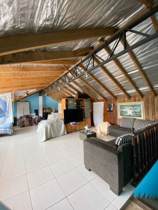 Imagem Casa com 3 Quartos à Venda, 240 m² em Guaíra - Curitiba