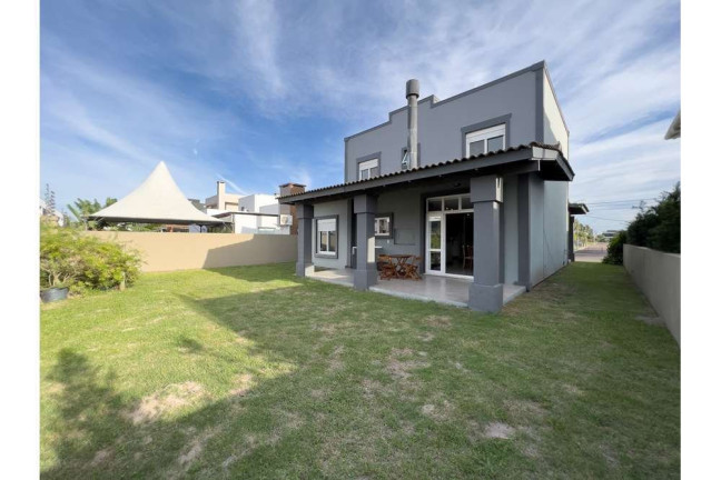 Imagem Casa com 4 Quartos à Venda, 267 m² em Centro - Xangri-lá