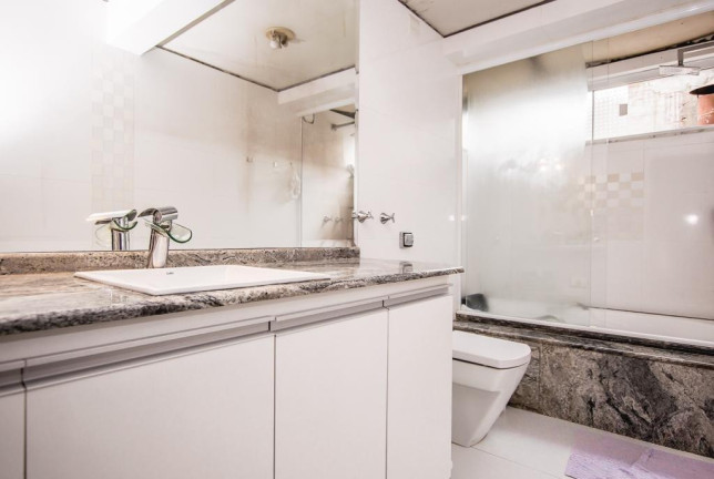 Imagem Sobrado com 4 Quartos à Venda, 180 m² em Santo Inácio - Curitiba Imagem Sobrado com 4 Quartos à Venda, 180 m² em Santo Inácio - Curitiba