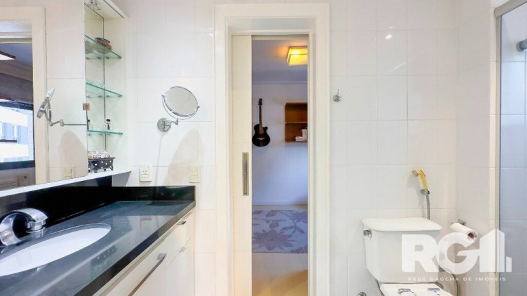 Imagem Imóvel com 3 Quartos à Venda, em Auxiliadora - Porto Alegre Imagem Imóvel com 3 Quartos à Venda, em Auxiliadora - Porto Alegre