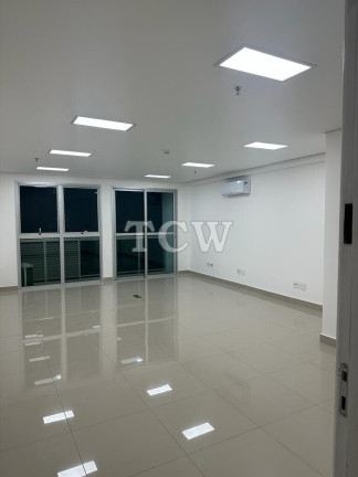 Sala Comercial à Venda, 42 m² em Aclimação - São Paulo