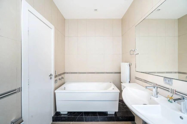 Imagem Casa com 4 Quartos à Venda, 751 m² em Jardim Social - Curitiba